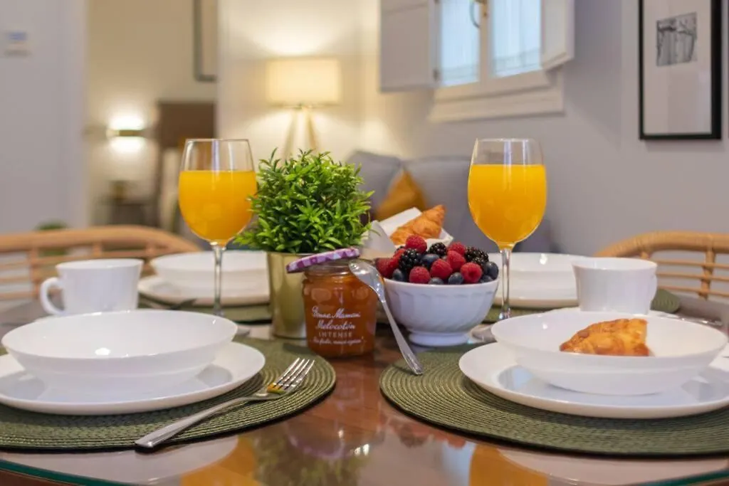 Apartment Mumu Luxury Suite Lirio Seville Spain