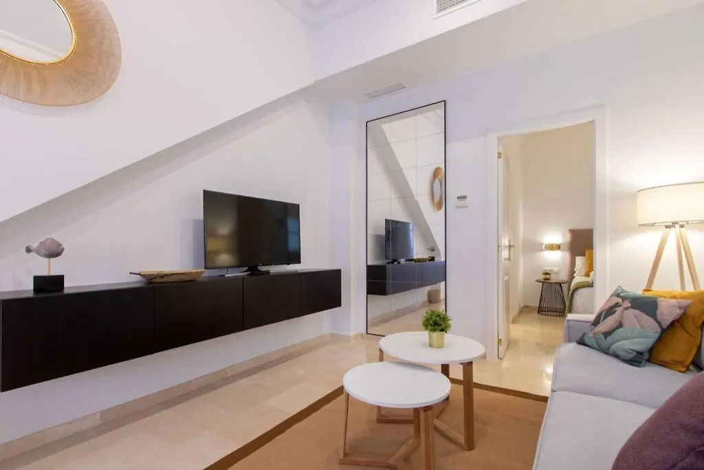 Apartment Mumu Luxury Suite Lirio Seville